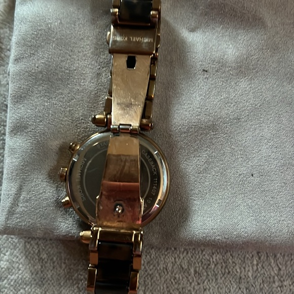 Michael Kors rose gold faux tortoise shell Round watch Needs battery & cleaning - Picture 5 of 8
